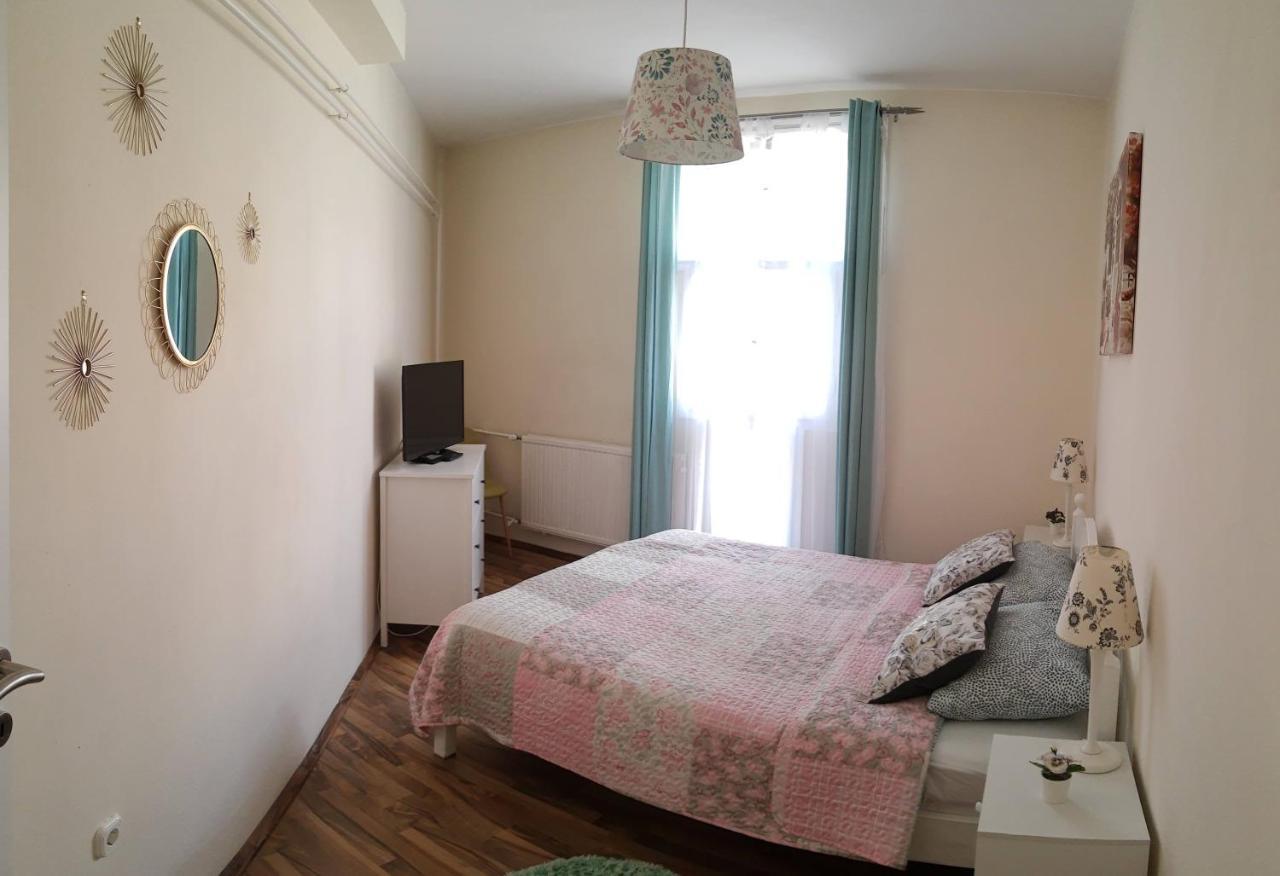 Fonix Family Apartment A Step From Szechenyi Square Pécs Exterior foto